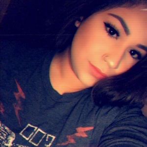 Meet your Posher, Larissa